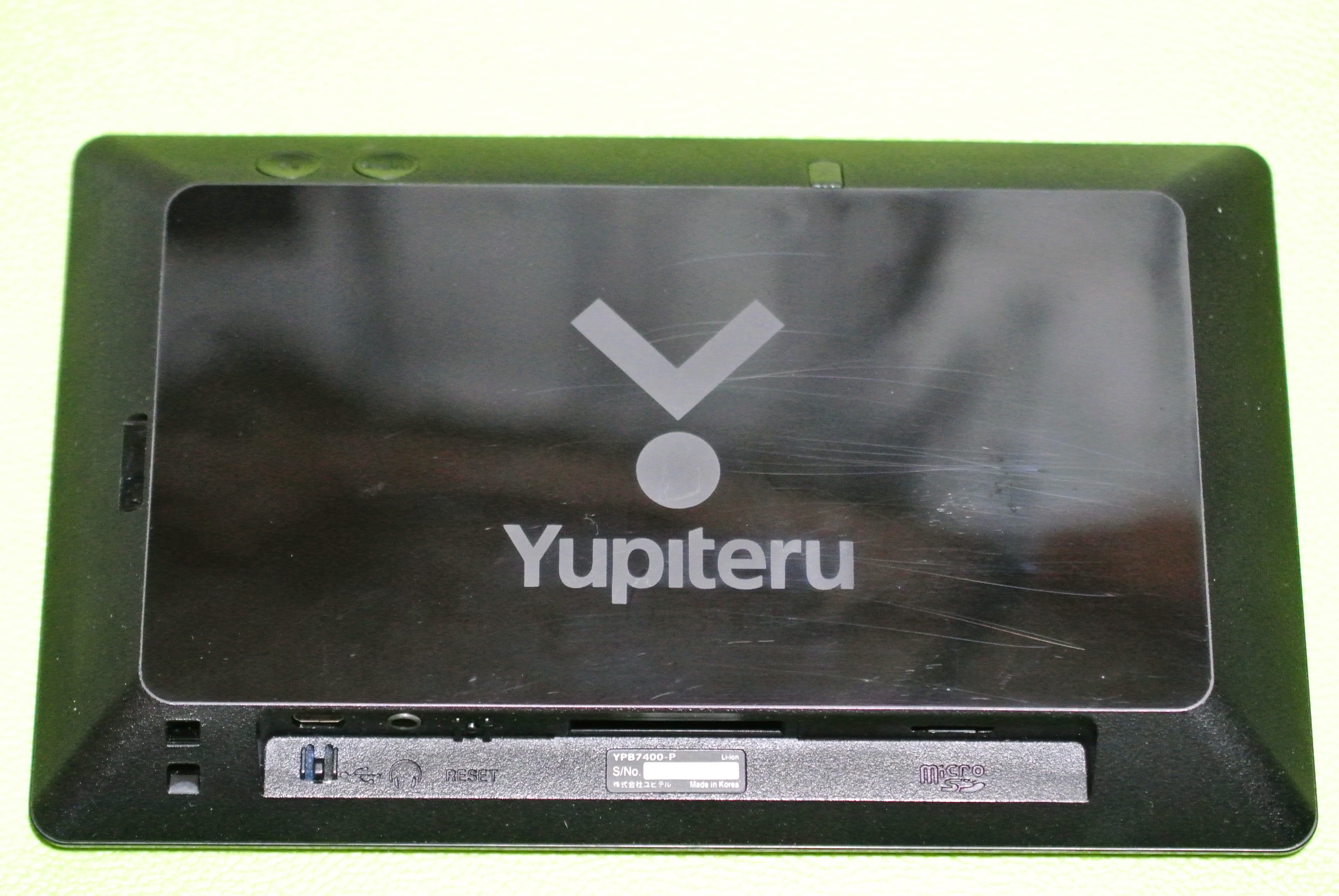 ユピテル ポータブルナビゲーション YPB7400-P - まず分解。