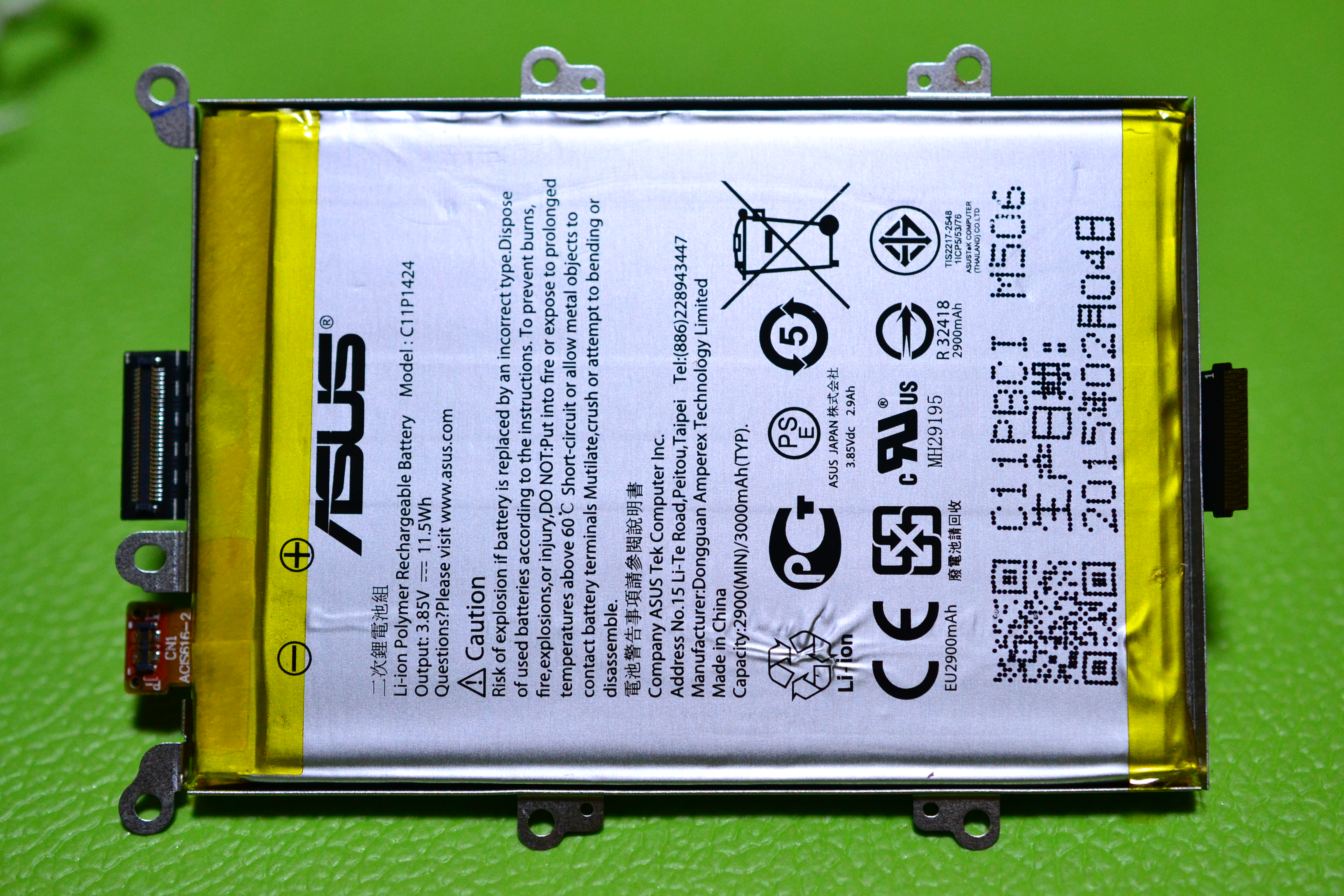 ZenFone2 LCD 格安で液晶修理する2(バッテリー外し編) - まず分解。