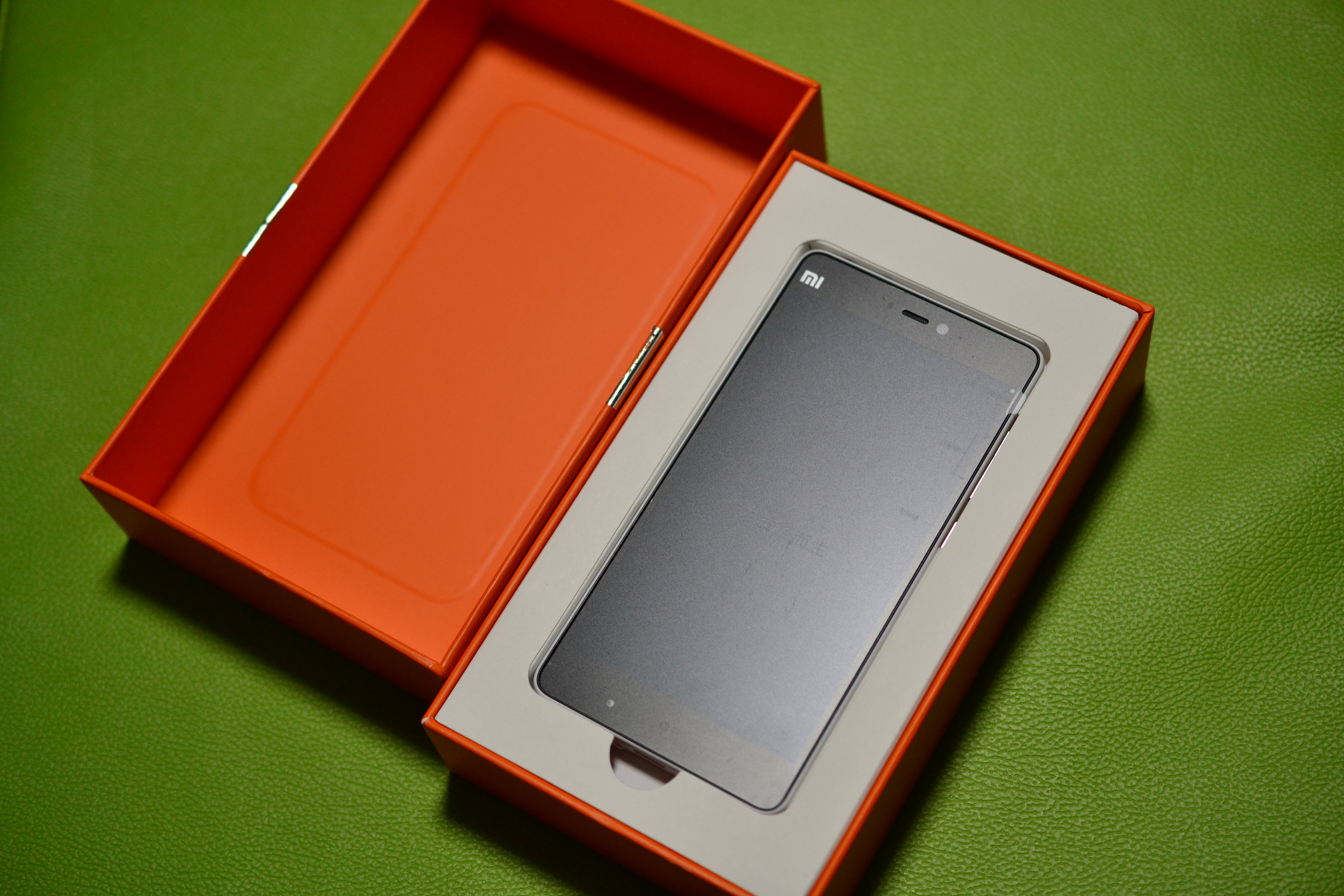 Xiaomi Mi4cを買ってみる シャオミ製スマホ まず分解