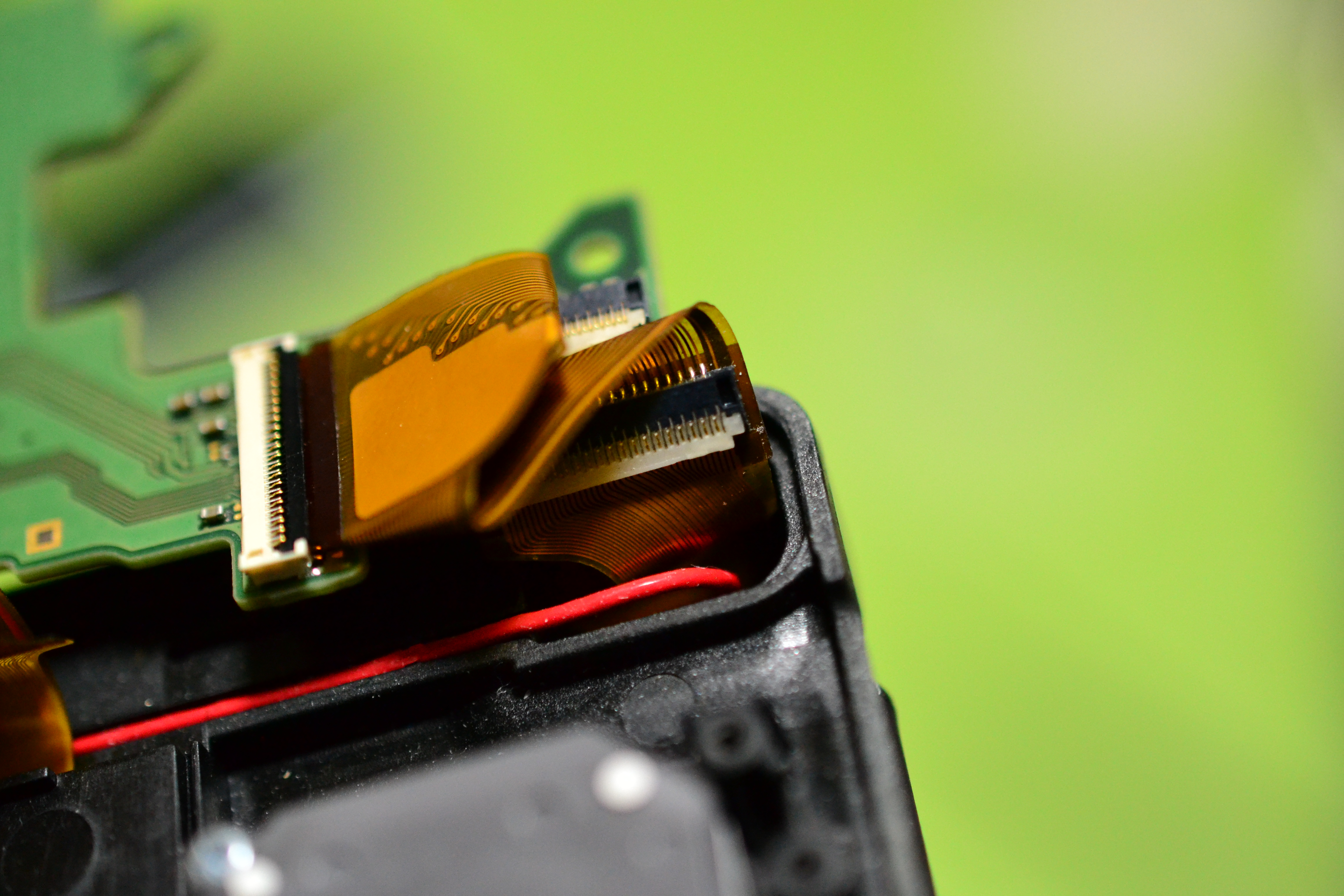 NEW ニンテンドー 3DS LL 格安で液晶修理する3（液晶交換編） - まず分解。