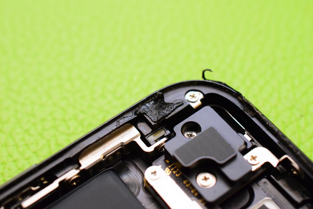 iPhone7 画面割れを格安修理する方法。 LCD REPAIR 液晶交換 - まず分解。