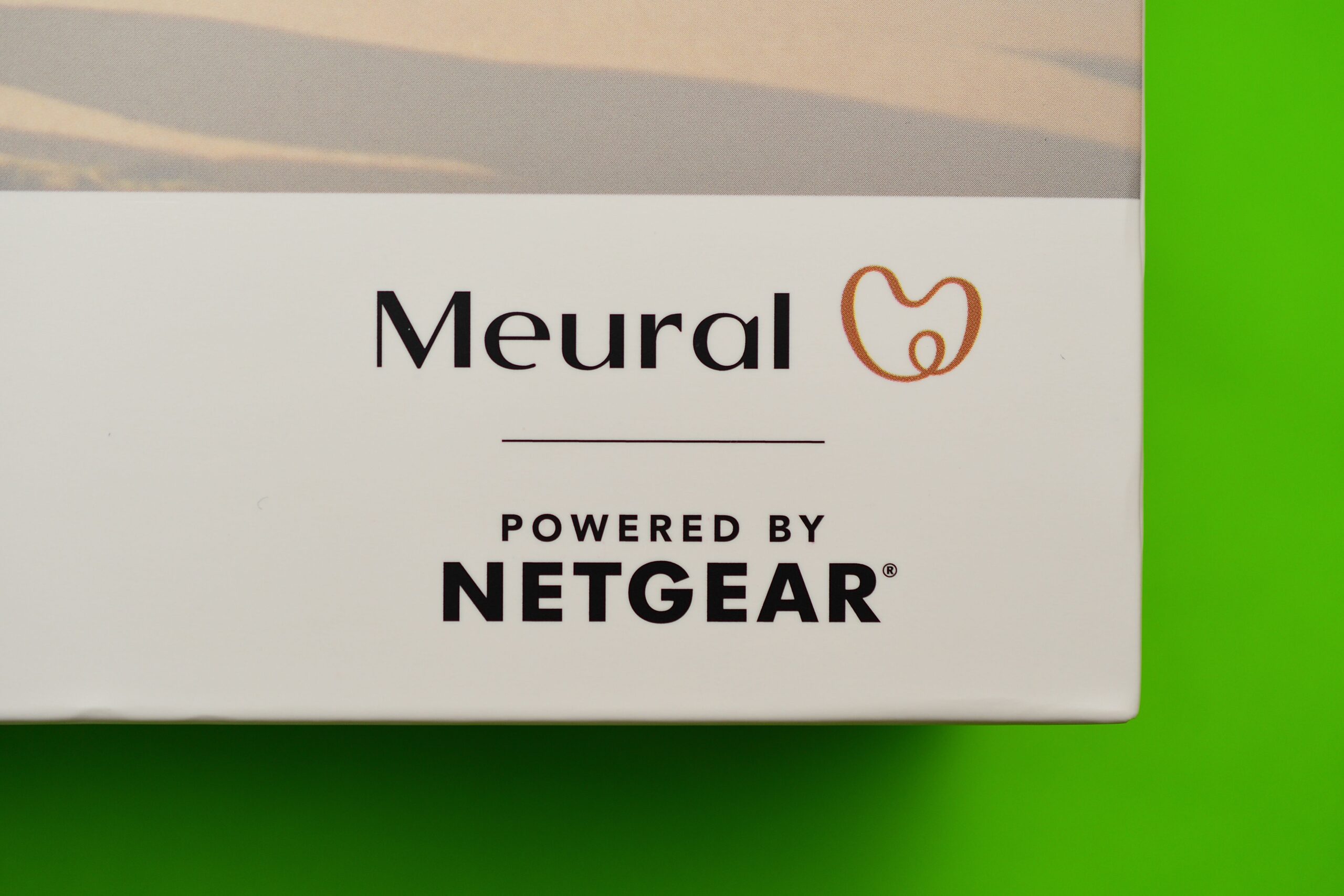NETGEAR Meural WiFiフォトフレームを使ってみた まず分解。